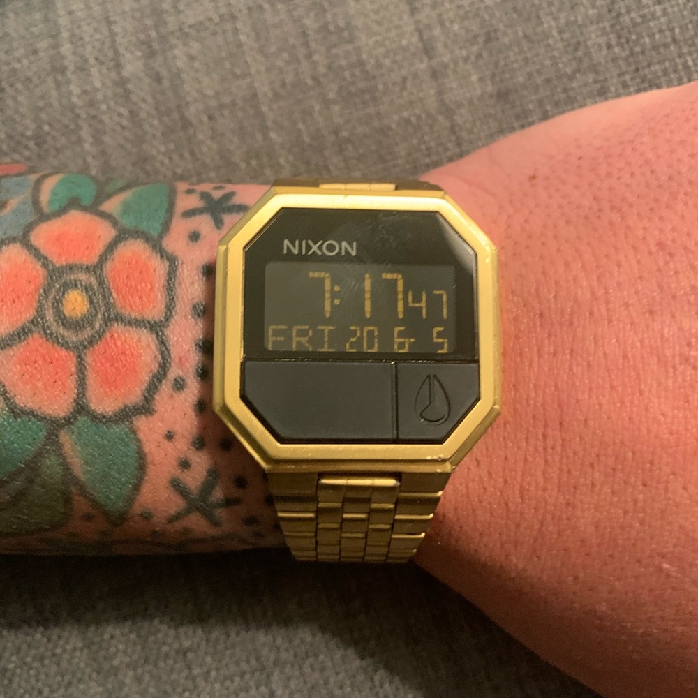 Nixon re run gold watch